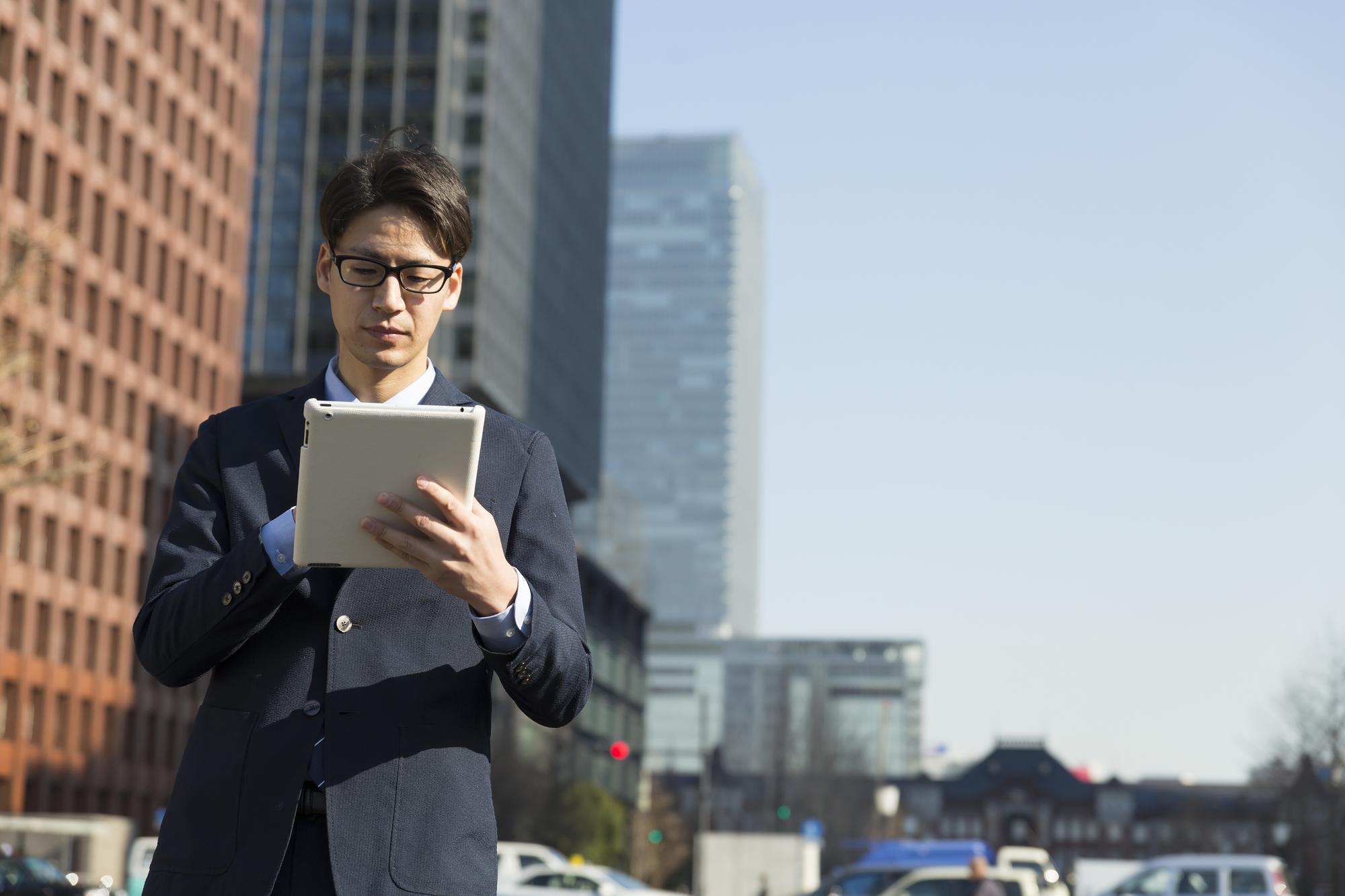 情報共有が重要! 営業チーム内での案件共有を効率的に行うためには