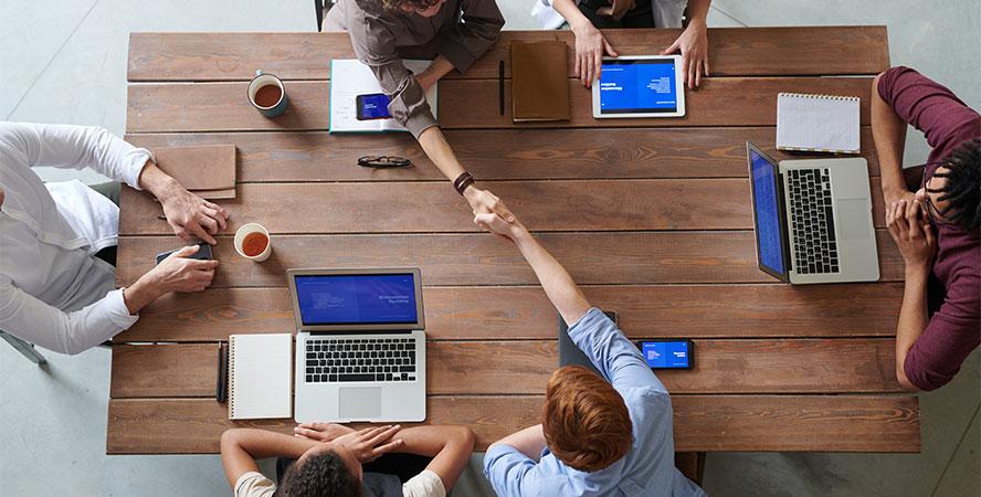 名刺管理ツール・アプリはオンプレミス型とクラウド型のどちらが最適?