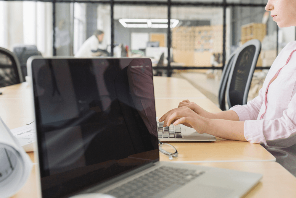 Kintoneで名刺管理を行う方法とは?連携プラグインやソフトをご紹介