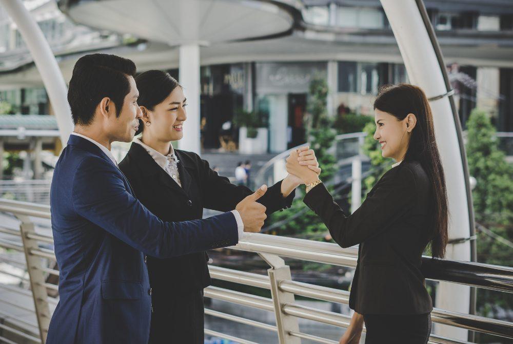 AIで名刺管理はできる?活用する方法やおすすめアプリ・ツールもご紹介